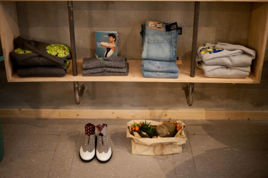 199538_371046539640042_415026064_n