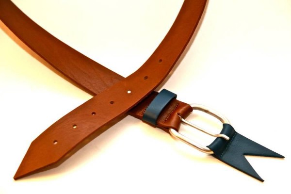 317504_353459318081472_1102788656_n