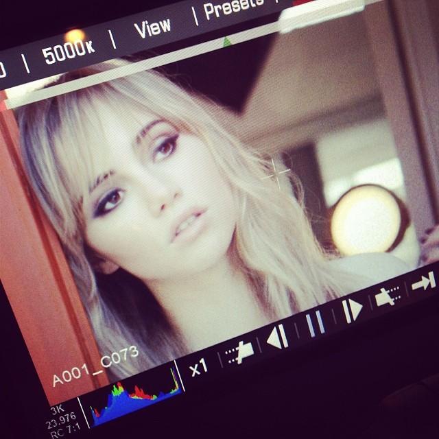 Superga_Suki_Waterhouse_4