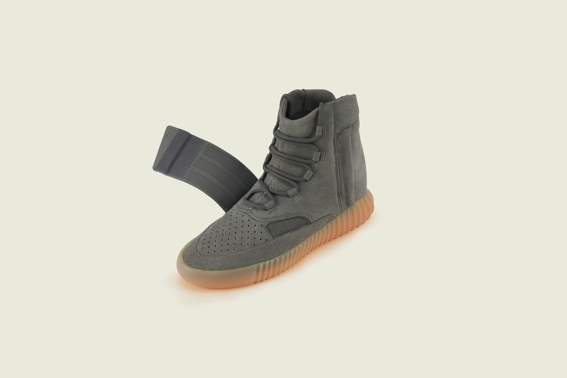 STILLS_YEEZY750_GREY_PR7