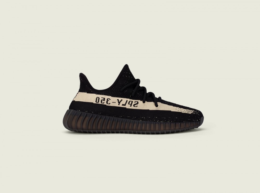 stills_yeezy350_v2_corewhite_pr_300_6