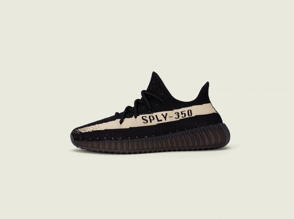 stills_yeezy350_v2_corewhite_pr_300_7