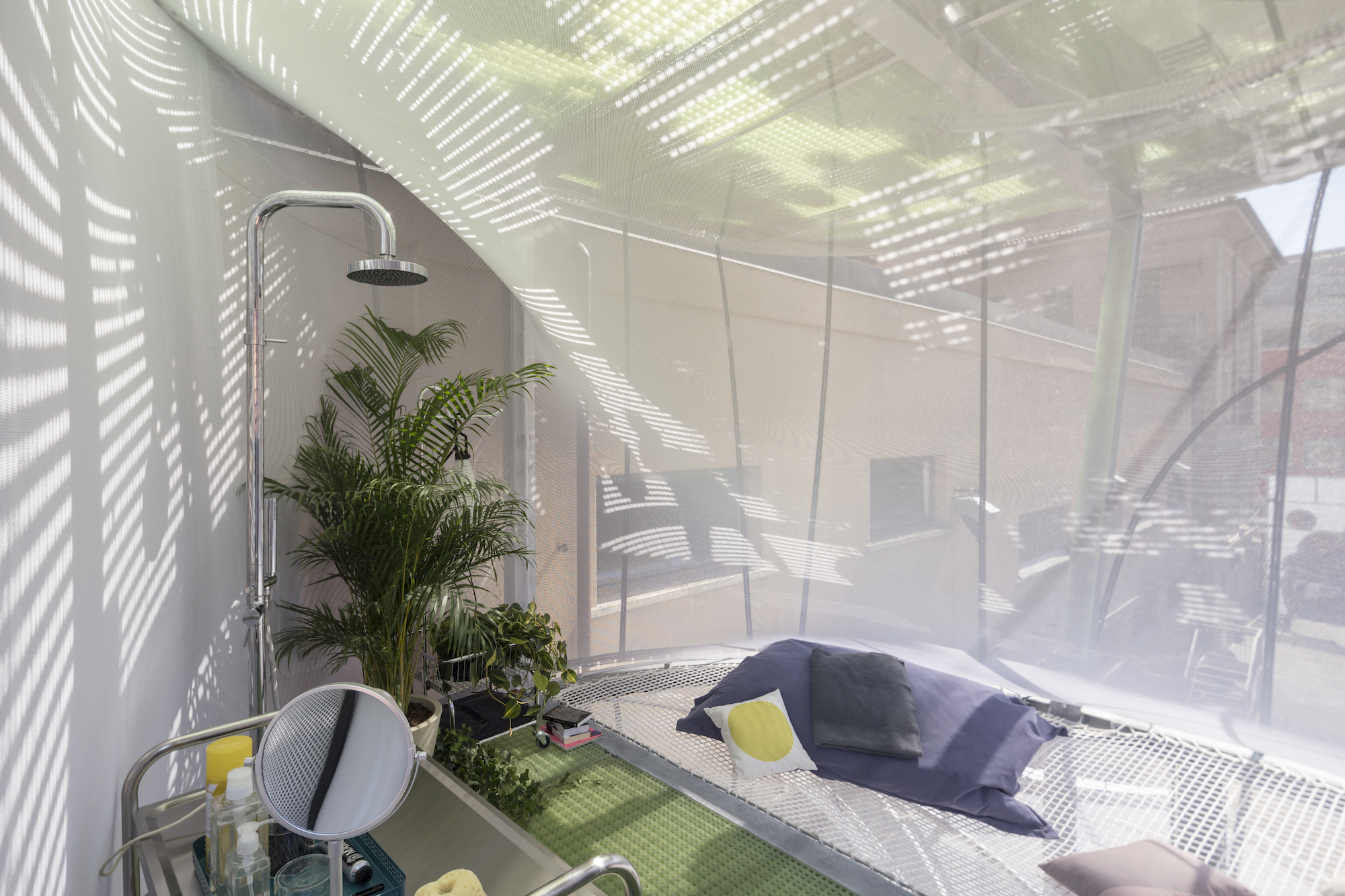 P90253204_highRes_mini-living-breathe-