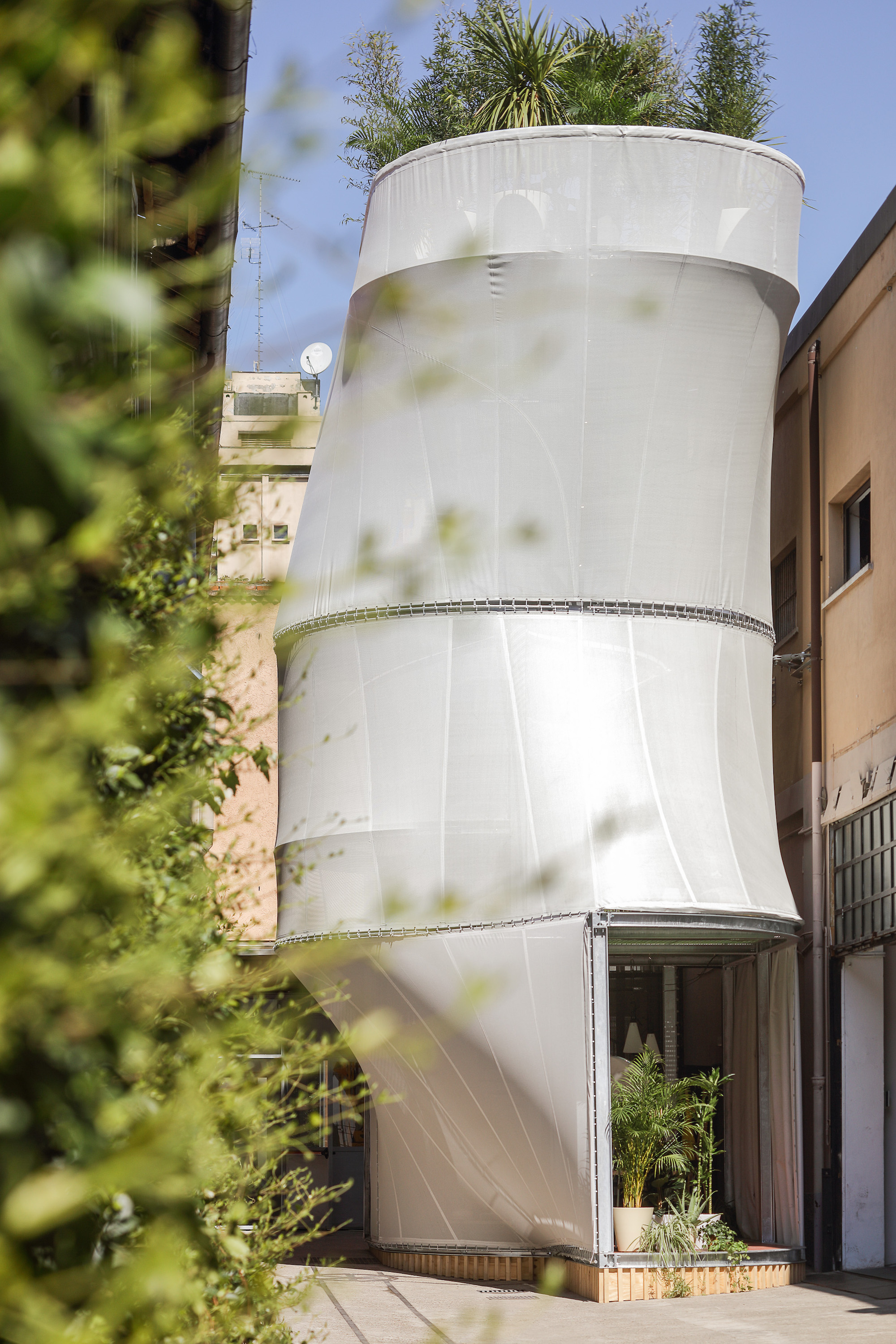 P90253285_highRes_mini-living-breathe-