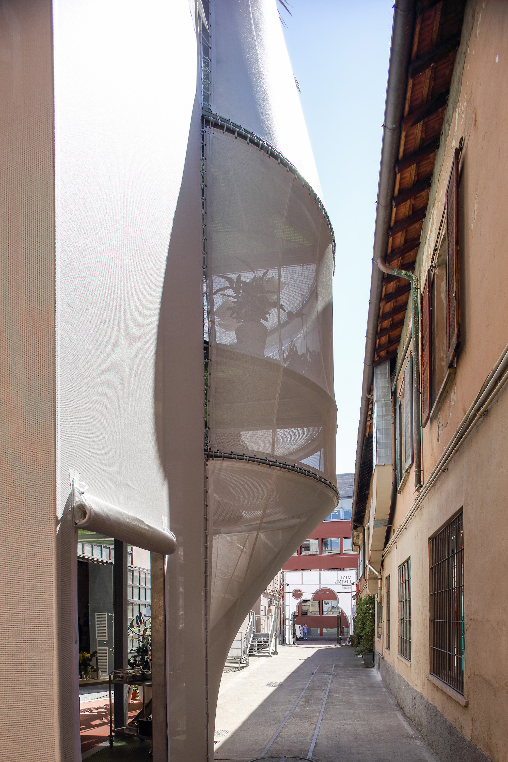 P90253288_highRes_mini-living-breathe-