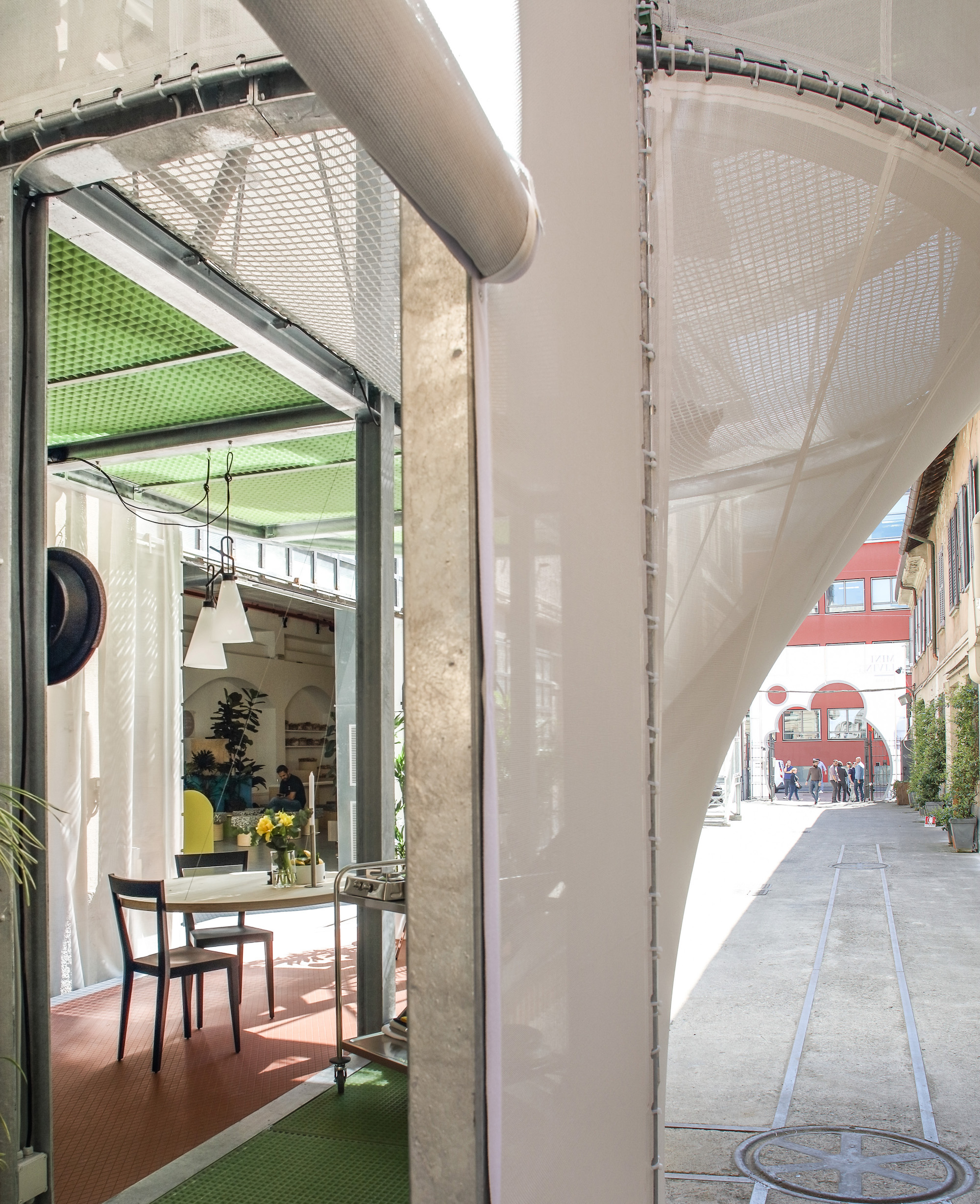 P90253289_highRes_mini-living-breathe-