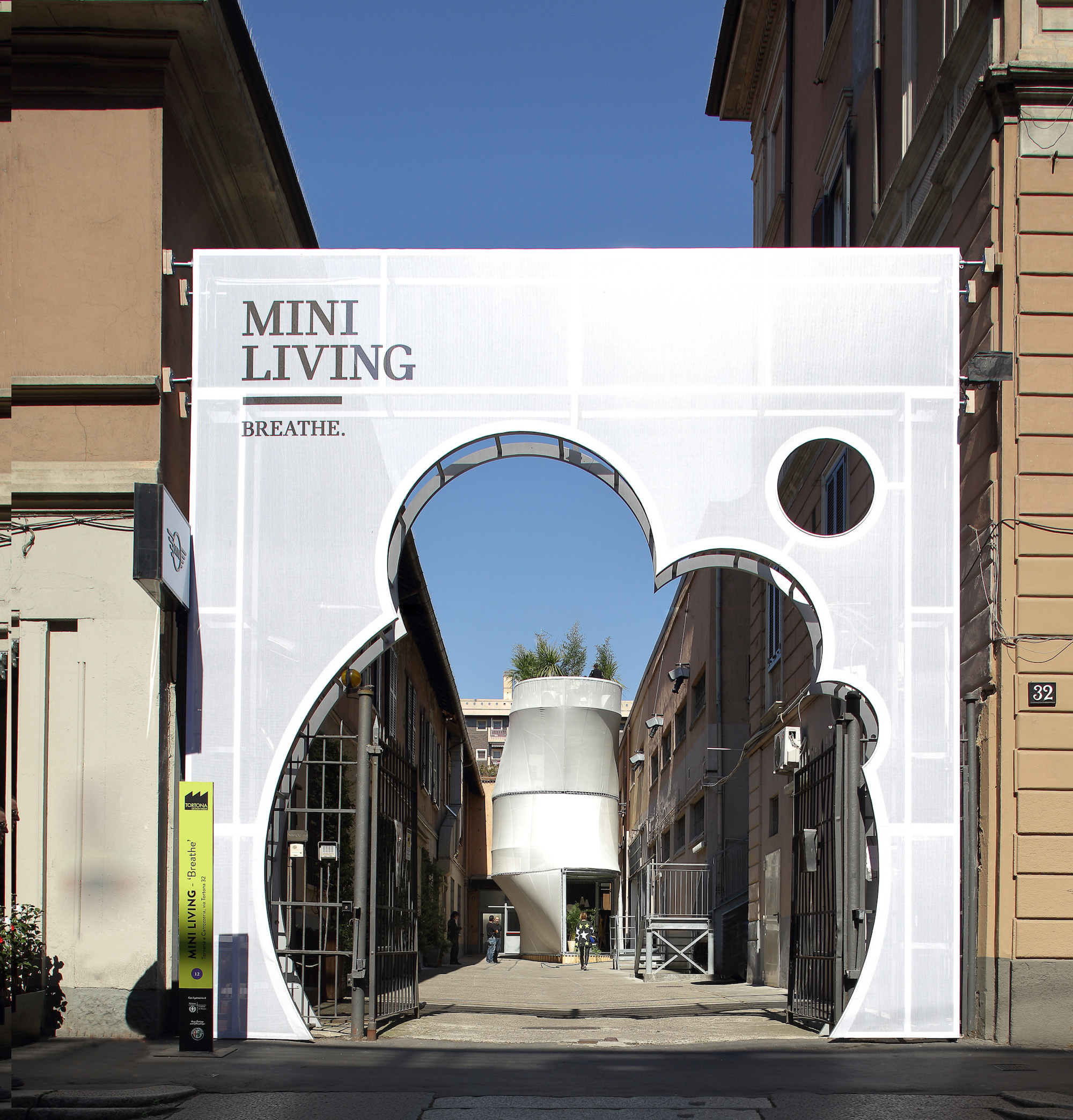 P90253515_highRes_mini-living-breathe-