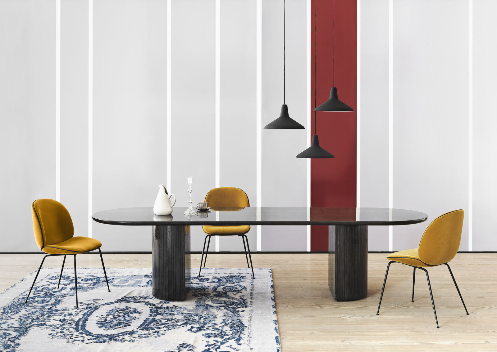 Moon table - L 300cm - midnight moon glossy_G 10 pendant - matt black_Beetle chair - Velluto di Cotone 312-1600x1600