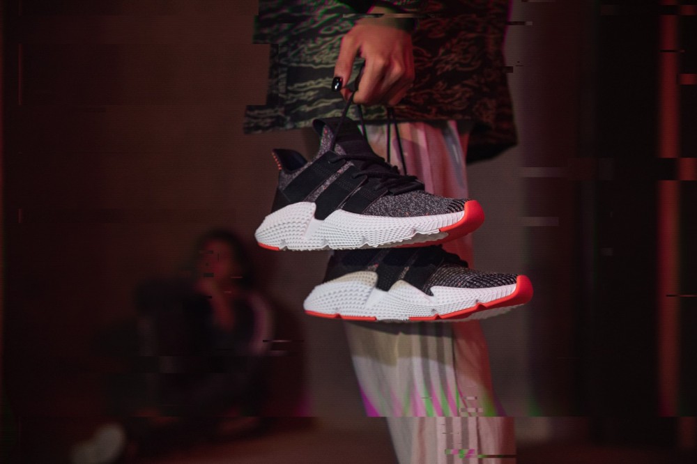 +H21020_Originals_Prophere_SS18_KEY_December-Look02_AC8509_Lifestyle_Generalist_off_Foot