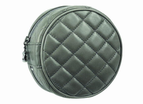 Chanel mon amour. FW 11/12 Accessories Grey quilted leather clutch bag_Pochette matelass+®e grise en cuir