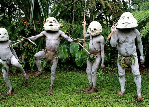 Le Cannibale Ritual Party meets RUN BVS' Simulacra - GiveAway _52566370_mudmen,wahgivalley