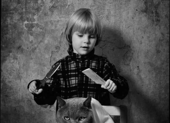 Andy Prokh - A girl and her cat polkadot_cat_child4-640x640