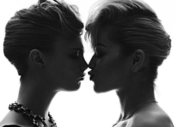 In Video// Cara Delevingne  e Rita Ora Cara-Delevingne-and-Rita_stand in image