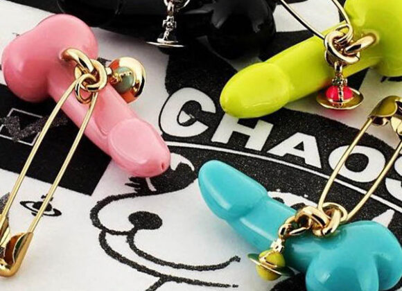 Ritorno al punk per Vivenne Westwood pins