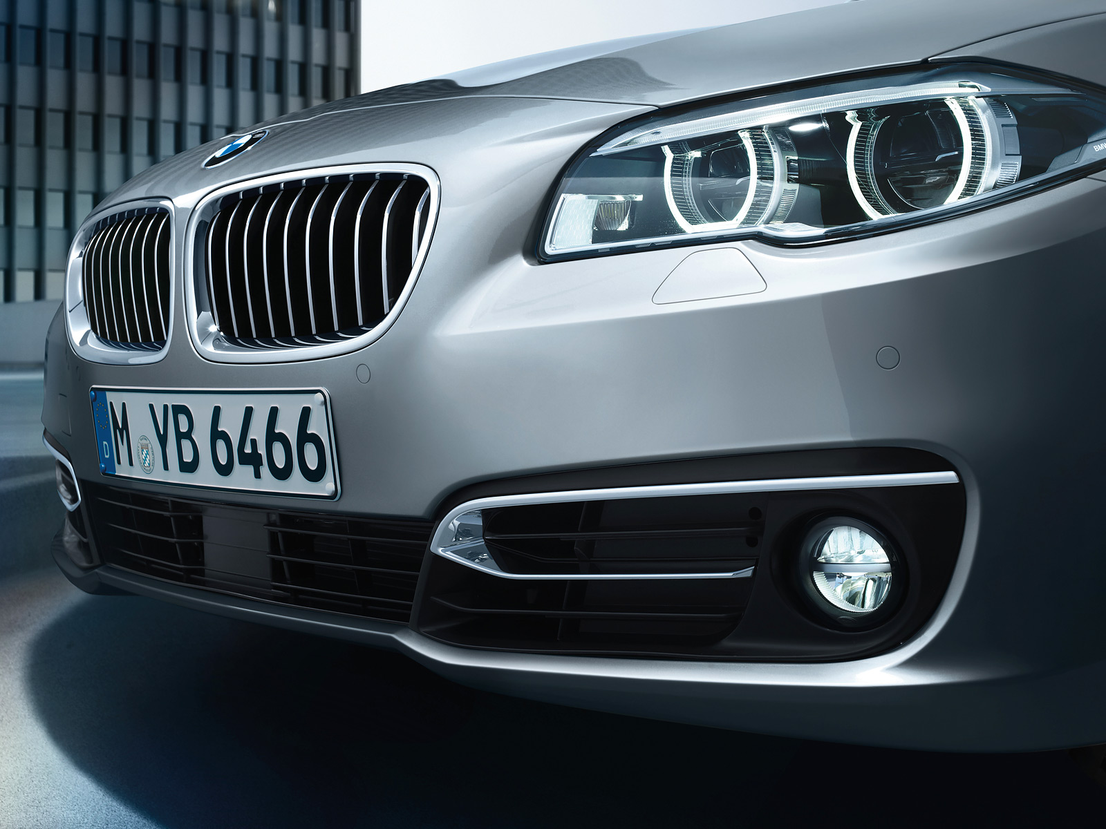 Nuova BMW serie 5 wallpaper-12-5-series-sedan-1600-1200