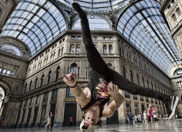 Red Bull BC One b-boy-cico-in-galleria-umberto-i-a-napoli
