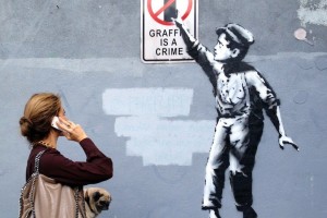 Banksy a New York phoneline-crop