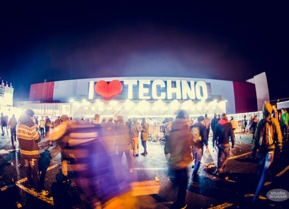 I love techno 1460138_10152335554528056_196815645_n