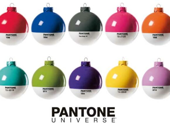 PANTONE: IT'S CHRISTMAS TIME pantone_xmas_ball