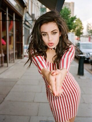 Charli XCX, glitter classe '92 20140207-143706.jpg