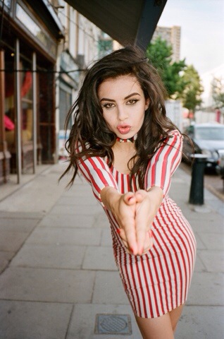Charli XCX, glitter classe '92 20140207-143706.jpg