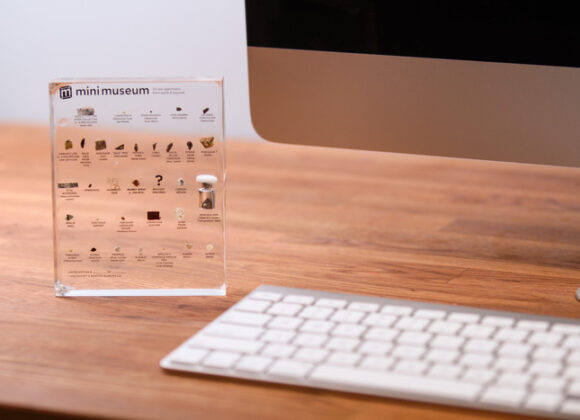 Mini Museum mm-closeup-desk-mac