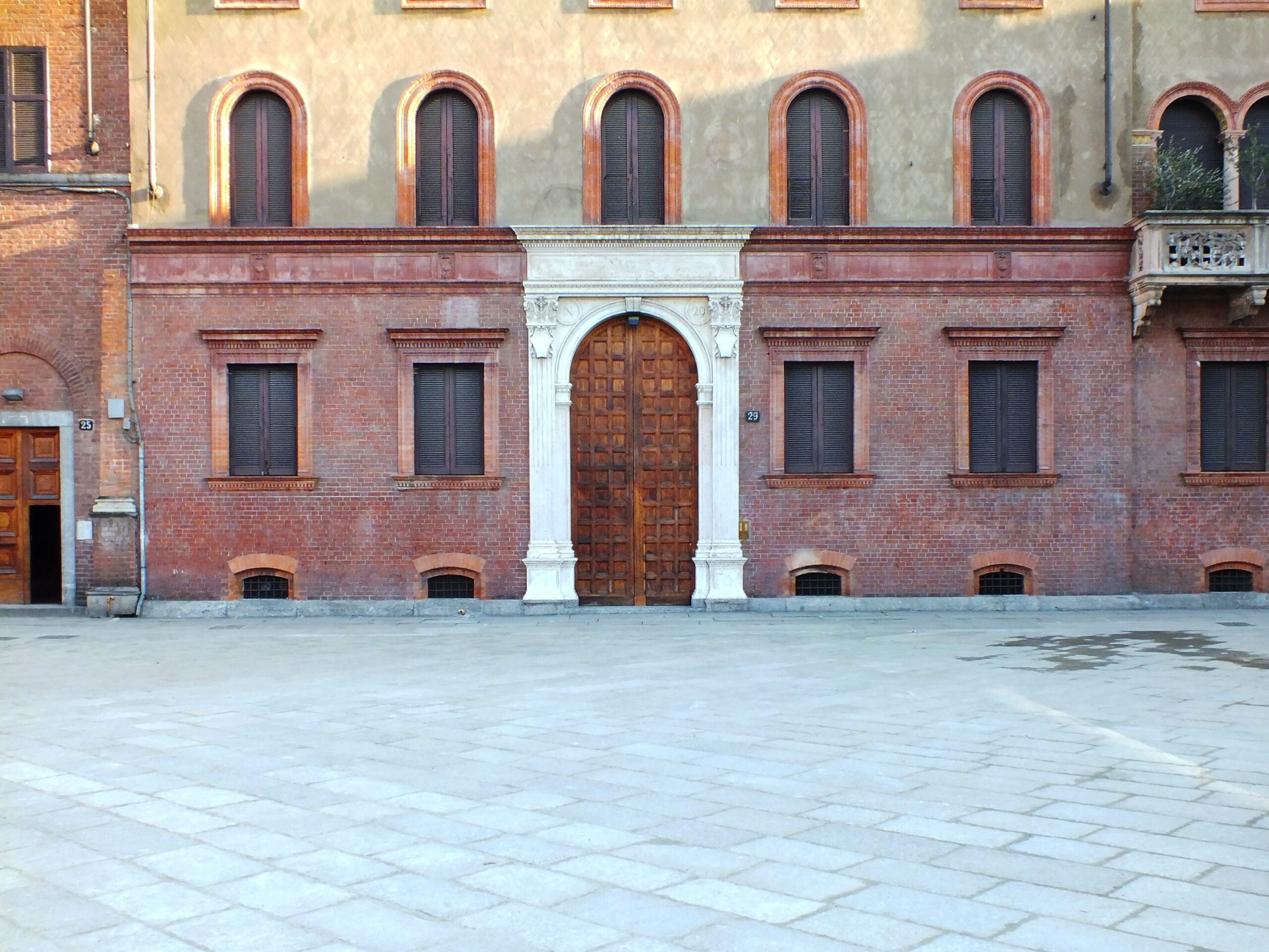 In giro per le 5 Vie, il nuovo distretto culturale di Milano 5-VIE-particolare-SantAmbrogio