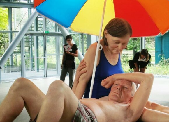 Ron Mueck al MAM di Rio Couple-Under-an-Umbrella-1024x1024