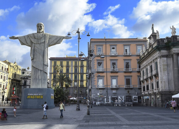 Napoli come Rio: Downloaded with #Fastweb! Fastweb-Cristo-1web-2