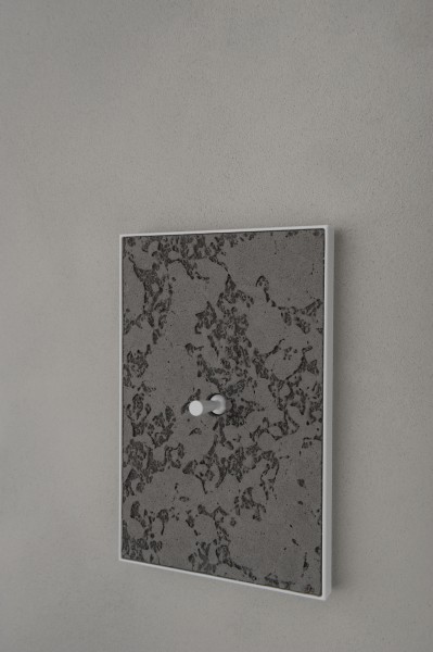 PLH_Levetta bianca su MakeUp Skin _Cimento