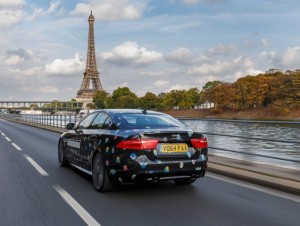 STELLA McCARTNEY veste la Jaguar XE Superhero XE in Paris