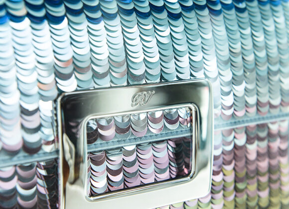 Roger Vivier celebrates miss viv’ l’arcobaleno bag by Bruno Frisoni at design miami/ miss-viv-larcobaleno-handbag-bruno-frinsoni-designboom-04