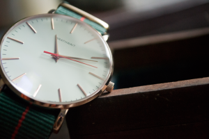 slim-wrist-watch-minimalist-design-green5