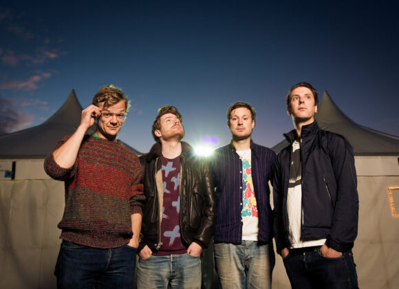 I Django Django mettono i dischi al Tunnel Django-Django