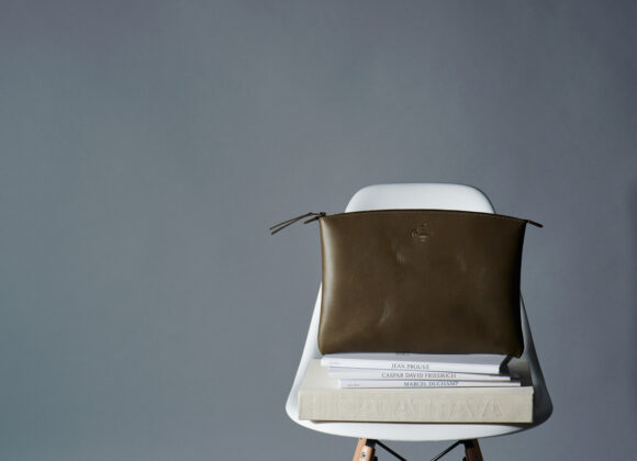 "Olivgrun" Accessories Collection by Moreca laptop_pouch_og_3 2