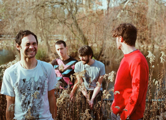 Bagliori di luce bianca: intervista ai Drink To Me drink-to-me