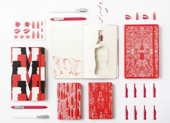 Coca-Cola celebra i 100 anni della bottiglia contour Coca-Cola_collezione_2.jpg