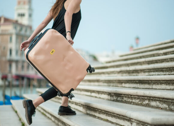 Crash Baggage medium 4 wheels nude pink