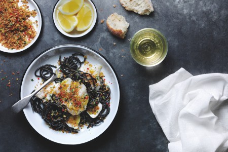 Le collezioni per la tavola in ceramica smaltata Falcon Enamelware 2.SQUID INK-crop-3600x2400