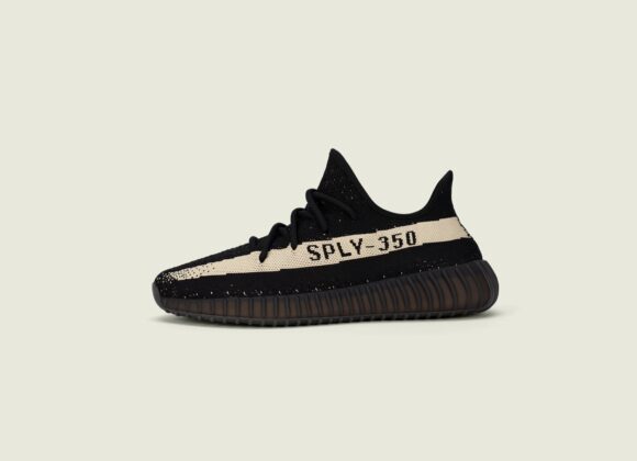 YEEZY BOOST 350 V2 Core Black / Core White stills_yeezy350_v2_corewhite_pr_300_7