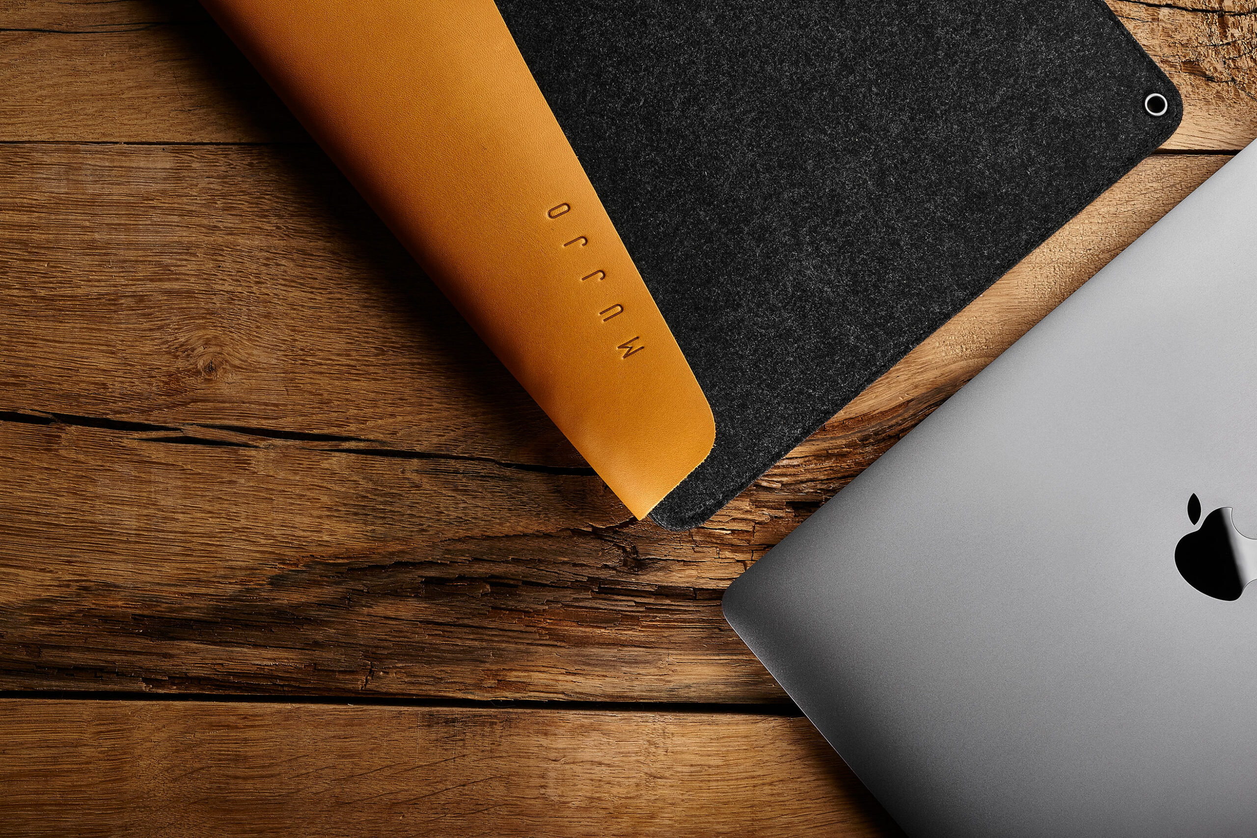 Mujjo Sleeves Sleeve-for-1322-Macbook-Pro-Tan-004