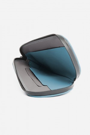 Gli accessori di RAINS 1486975692.5456_1400x1400