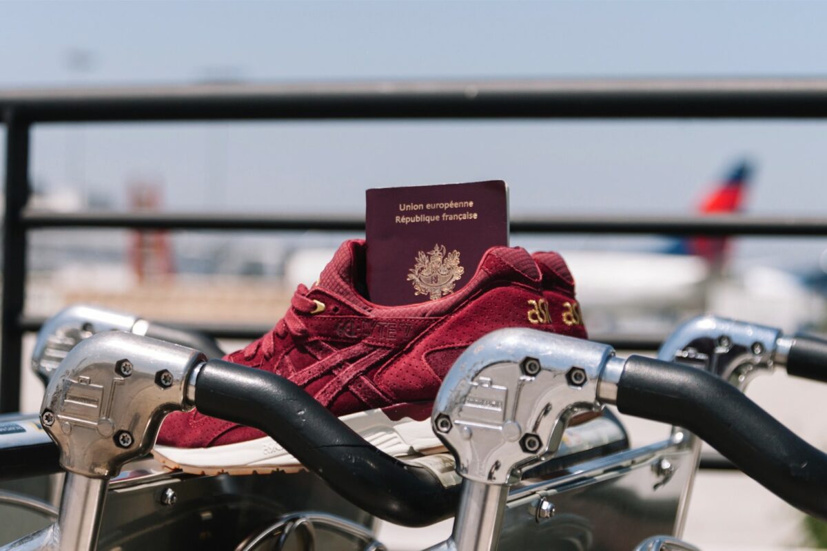 Foot Locker lancia le AsicsTiger ispirate al passaporto europeo ASICSAIR--6