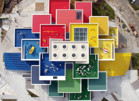 La LEGO House di Bjorke Ingels è fatta come i lego HighRes_2017-LEGO-House_above