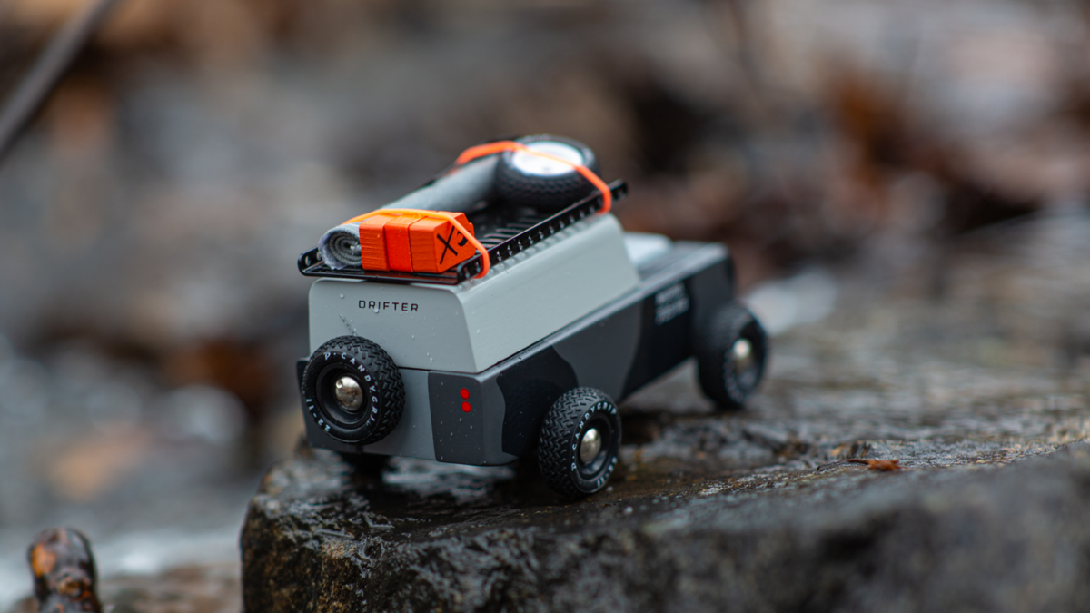 Candylab Toys Desktop_Adventurer_2048x