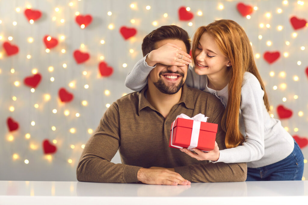 Una Smartbox a San Valentino per prendersi una pausa dalla routine quotidiana Young,Couple,In,Love,Celebrating,Saint,Valentine's,Day,Or,Relationship