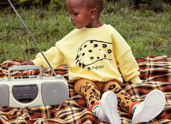 mini-rodini-yellow-kilimanjaro-sweatshirt-441703-d0117be44478684e8f50564dc063161b20fca1f2-outfit