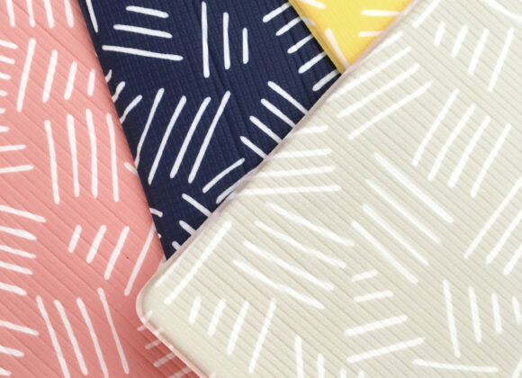 Ik & Ich, i tappeti da gioco con un design moderno Ik-&-Ich_CUSHY-PLAY-MAT-colours