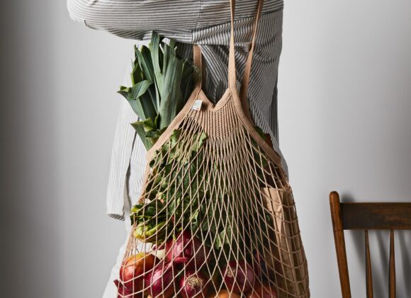 Filt 1860: Tradizione e Innovazione nel Design Sostenibile e607574c-056a-41e9-9ae6-e61d20390124--2020-0217_filt_knit-french-market-tote_khaki_1x1_rocky-luten_032