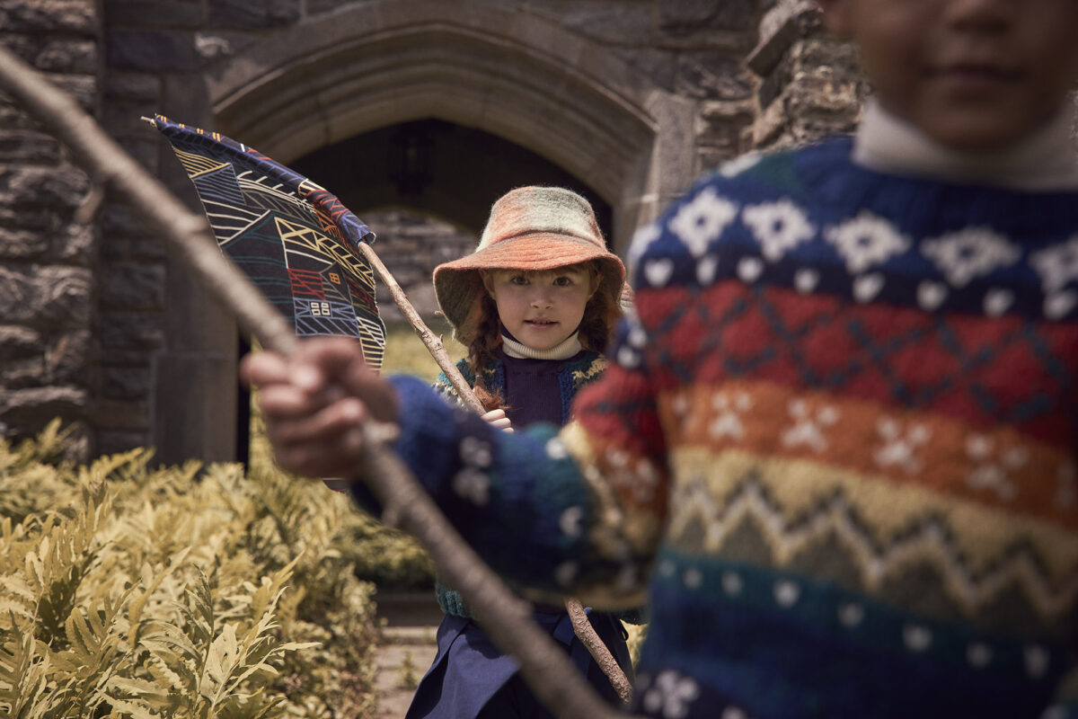 TiA CiBANi: Un Viaggio a Morgat, Tra Tradizione e Romanticismo TIA_CIBANI_FW2024_26